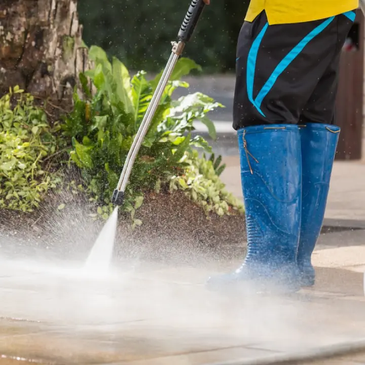 high-pressure driveway cleaning services